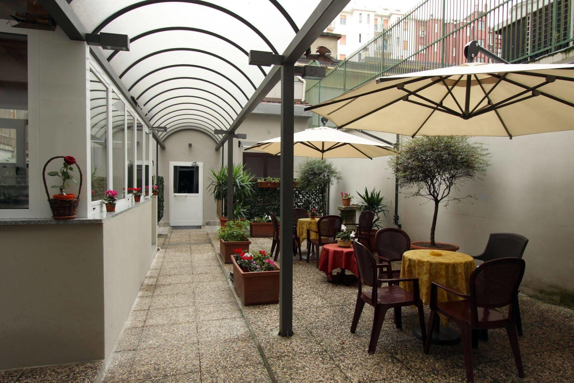 Lux Hotel Durante Milão Exterior foto